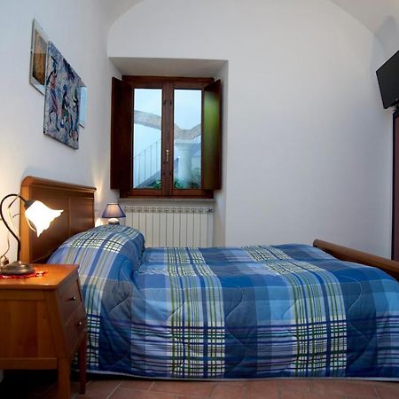 Emy Lake Orta Pella Exterior photo
