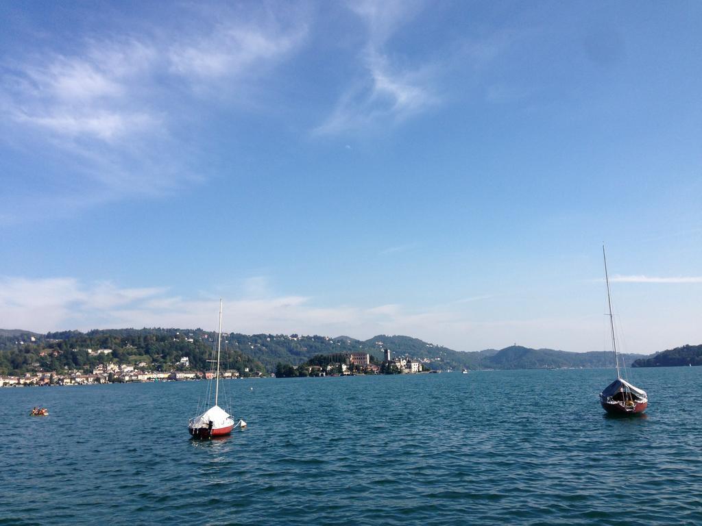 Emy Lake Orta Pella Exterior photo